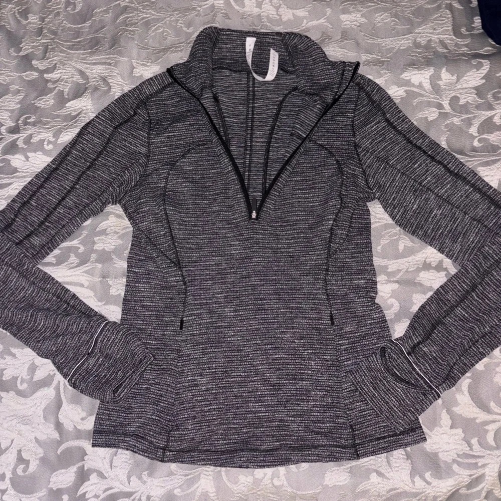 Lululemon Run Briskly Heather Gray Running Pullover Size 6